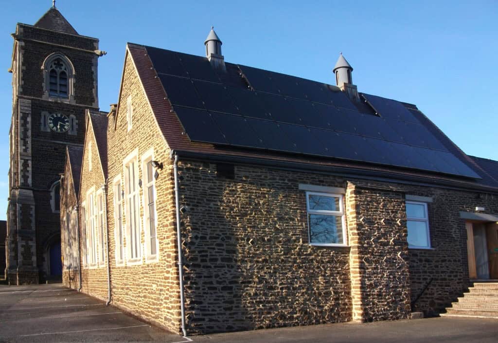 Linslade-St-Barnabas-solar-panels
